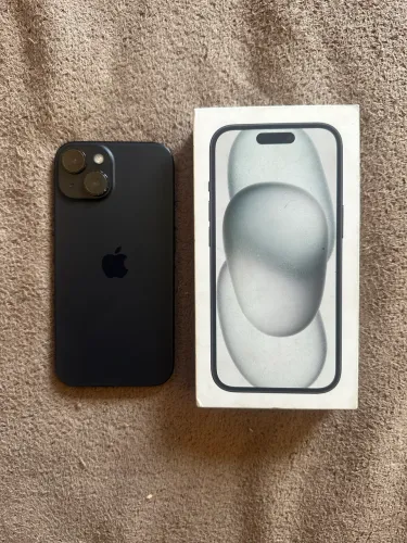 iPhone 15 preto de 256 GB