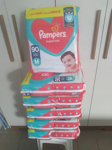 Fralda Pampers SuperSec M 90und R$ 90,00 (1 pacote)