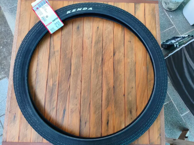 Pneu Kenda kniption PRETO aro 26