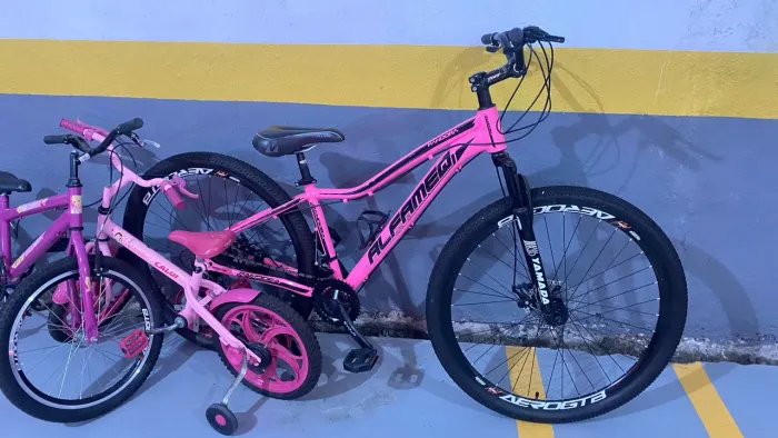 Bicicleta novinha sem avarias com marchas