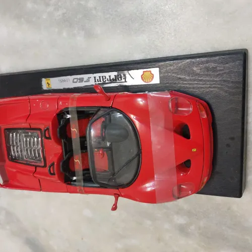 MINIATURA FERRARI F50 - 1:18 para colecionador 