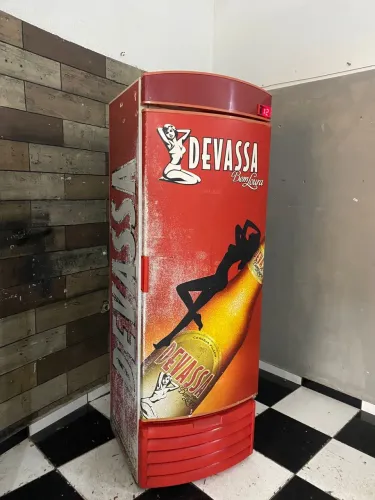 Cervejeira de bebidas funcionando perfeitamente entrego
