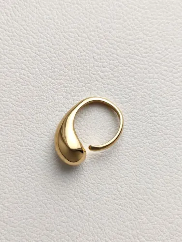 Anel formato gota dourada