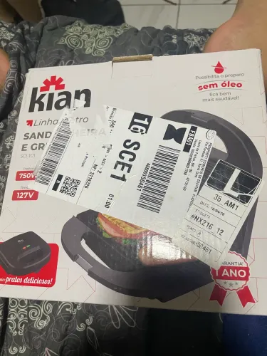 Vendo esta sanduicheira nova