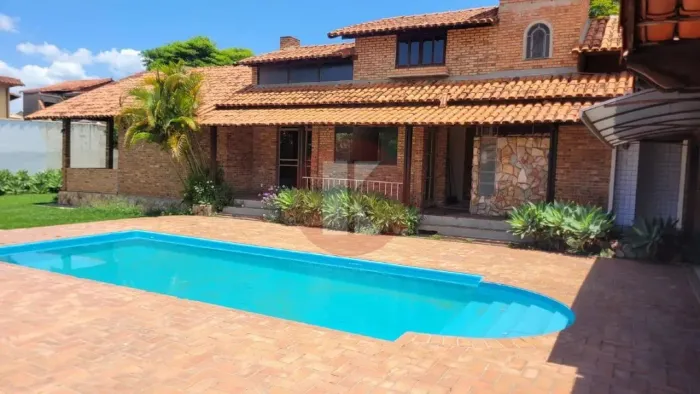 CASA COLONIAL PARA FINS COMERCIAIS - COM SALÃO DE FESTAS, PISCINA E CHURRASQUEIRA