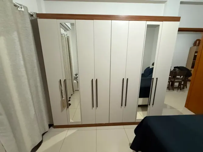 Guarda roupas 8 portas com espelho