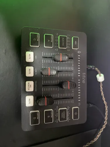 Mixer de áudio fifine