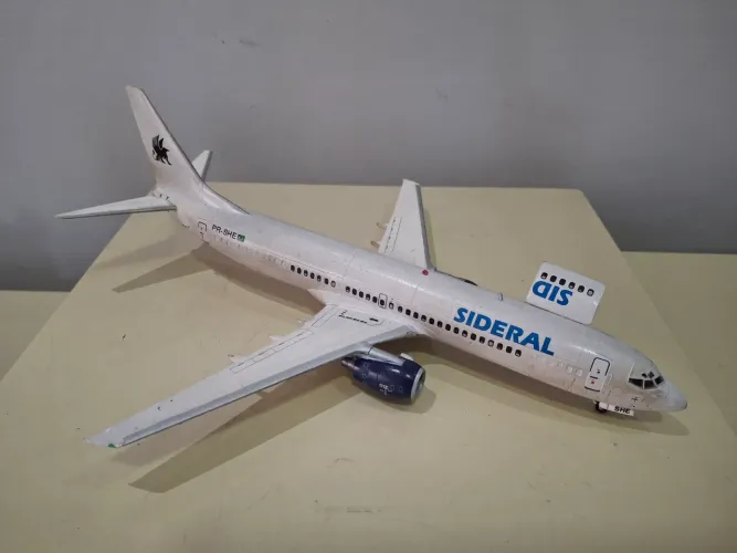 Kit Plastimodelismo avião Boeing 737-300, Sideral. Esala 1:144.
