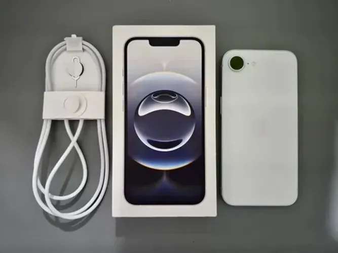 iPhone 16e 98% - na caixa garantia mar/2027