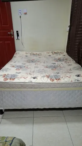 CAMA DE CASAL QUEEN<br>1 anos de uso <br>por R$ 550,00<br>não faço entrega