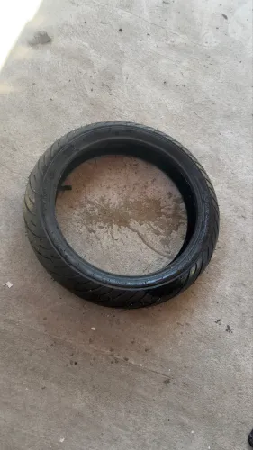 Pneu dianteiro nunca usado