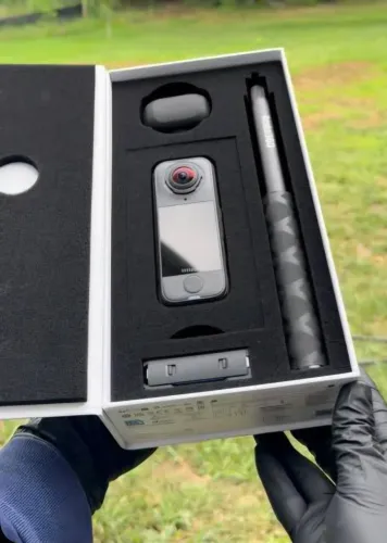 Câmera de ação 8k Insta360 X4 Air combo com 2 baterias e bastão de selfie