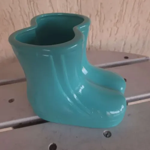 Vaso botinha zul tiffany em cerâmica 13cm x 12cm