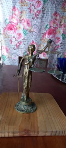 Estatueta em bronze Deusa de justiça 23cm vintage antiguidade