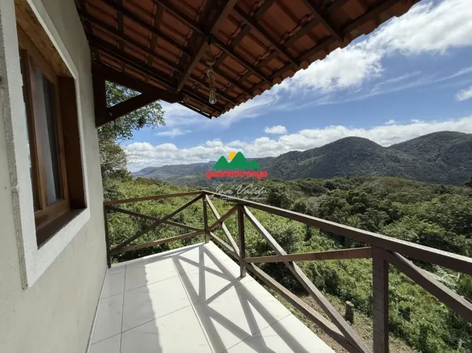 Chalé com 129,24m²com 3 suítes, mobiliado com vista panorâmica.