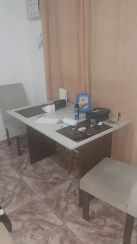 Mesa com 2 cadeiras