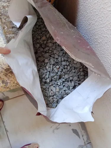 Sacos de 25kg de Brita 1 misturada com areia