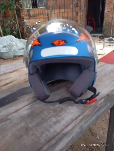 Vendo capacete usado apenas duas vezes