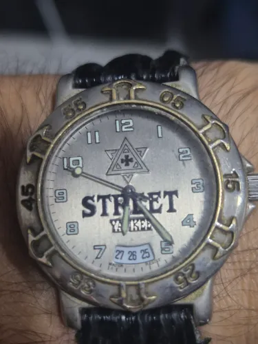 Relógio MAGNUM YANKEE  VINTAGE   À  QUARTZ    -    FUNCIONANDO PERFEITAMENTE