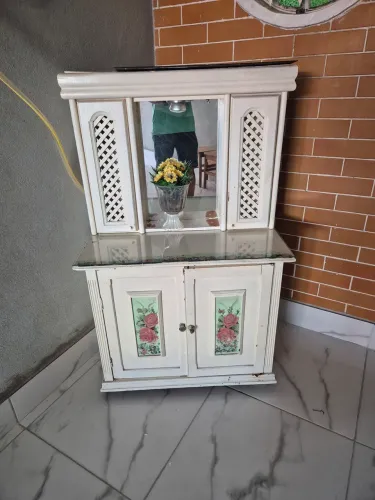 Móvel cristaleira