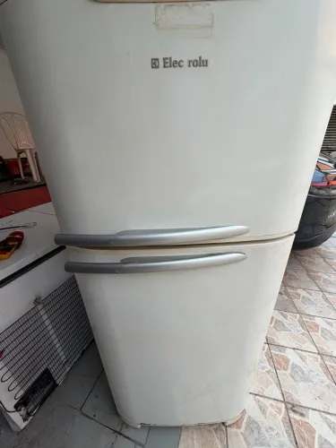 Geladeira Eletrolux Frost Free Elux