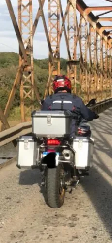 Baús & Top Case em Alumínios Naval escovado e adesivado para motos BMW. 