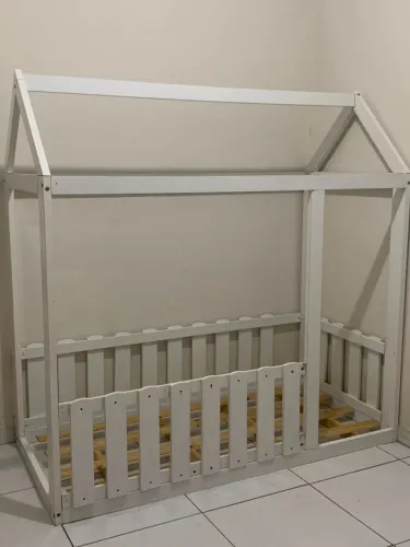 Cama infantil montessoriana