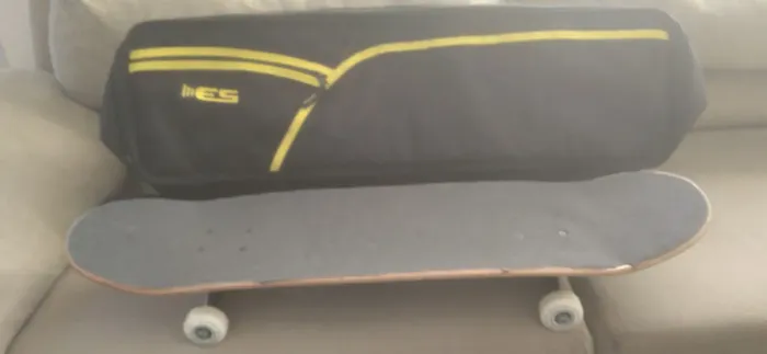 Vendo novos skeiteboard e a capa por 750
