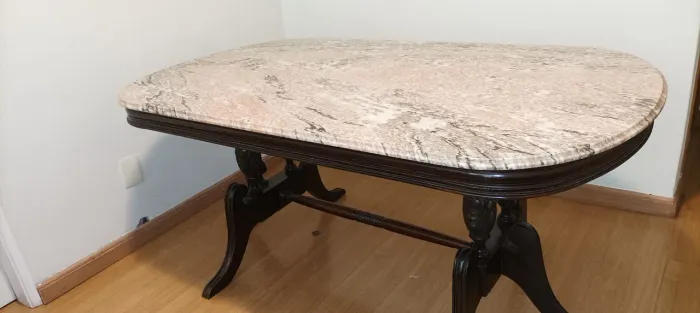 Mesa jantar jacarandá com mármore Carrara rosa