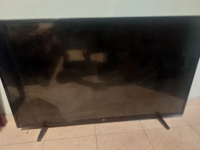 TV LG 49" PARA CONSERTO / PEÇAS 