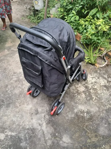 Vendo carrinho de bebê