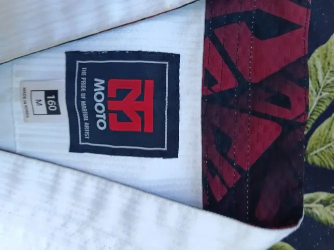 Kimono luta taekwondo cor branca tamanho medio fabricante mooto