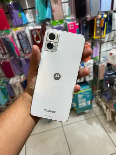 Motorola E22