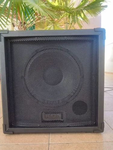 Cubo caixa de som amplificada Iron 150CB da WR Áudio,
