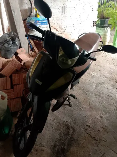 Vendo moto 50cc pra rodar no interior 