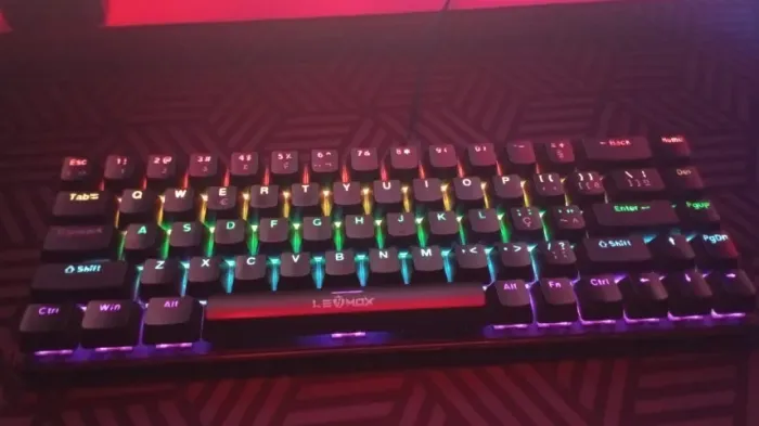 Teclado Gamer Mecânico Lehmox 60% 68 teclas