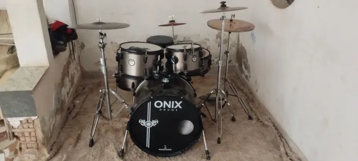 VENDO Uma Bateria ONIX Nagano Completa
