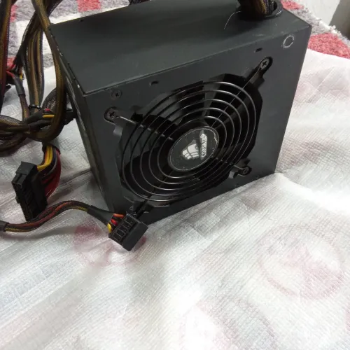 Fonte Corsair cx600.   600w.  Usada