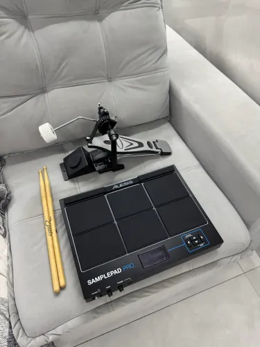 Bateria eletrônica pad Alesis  