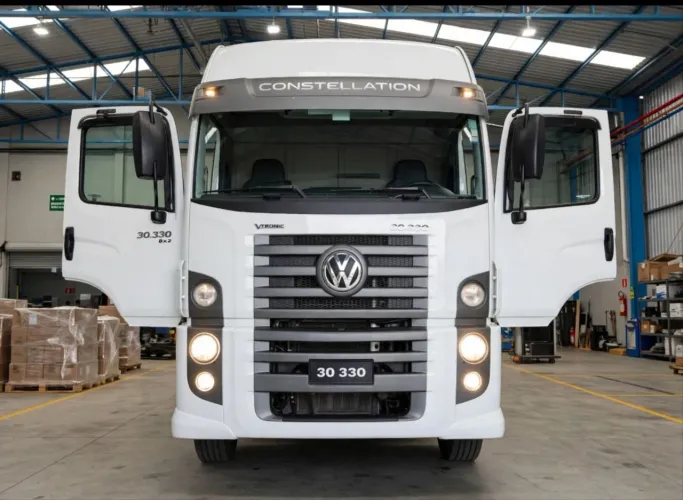 OPORTUNIDADE - VW 30.330 8x2 AUTOMÁTICO - SOMENTE CHASSI ?<br>