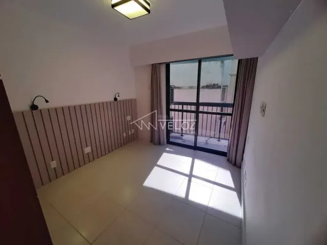 Flat - / Residencial / Laranjeiras