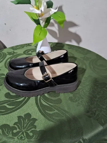 Sapato infanto juvenil semi novo TAM 33. não faço entrega