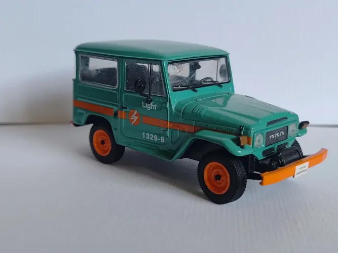 Miniatura totota bandeirante Light