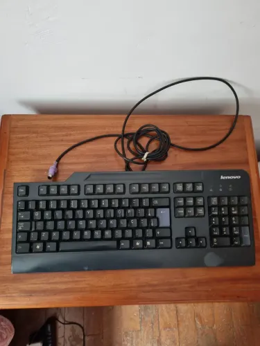 Teclado Lenovo antigo