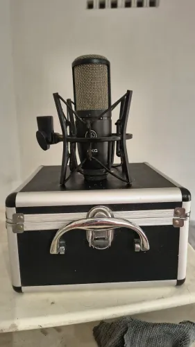 MICROFONE AKG P220 semi-novo 