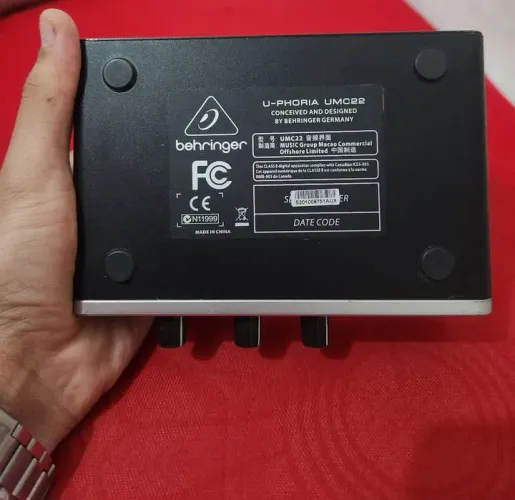 Behringer UMC22 Original - Interface de Áudio USB em Excelente Estado