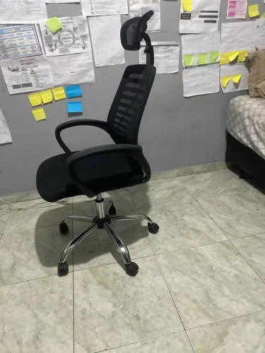 Cadeira de Trabalho da Mobly 