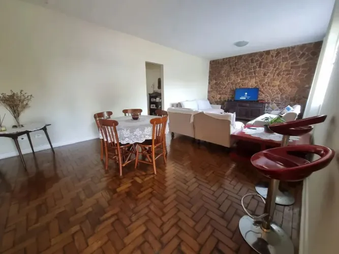 Raridade no Centro de Ribeirão Pires: casa clássica, ampla e perfeita para morar ou empree