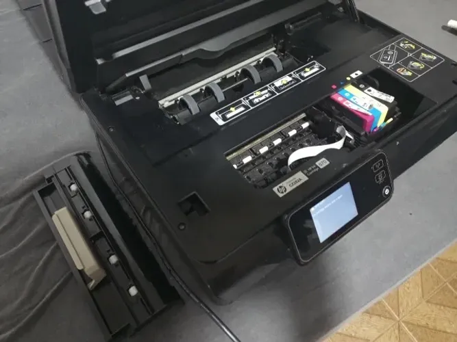 Multifuncional HP Deskjet Ink Advantage 5525 (Com possível defeito)
