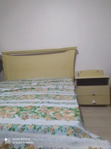 Cama de casal + criado mudo